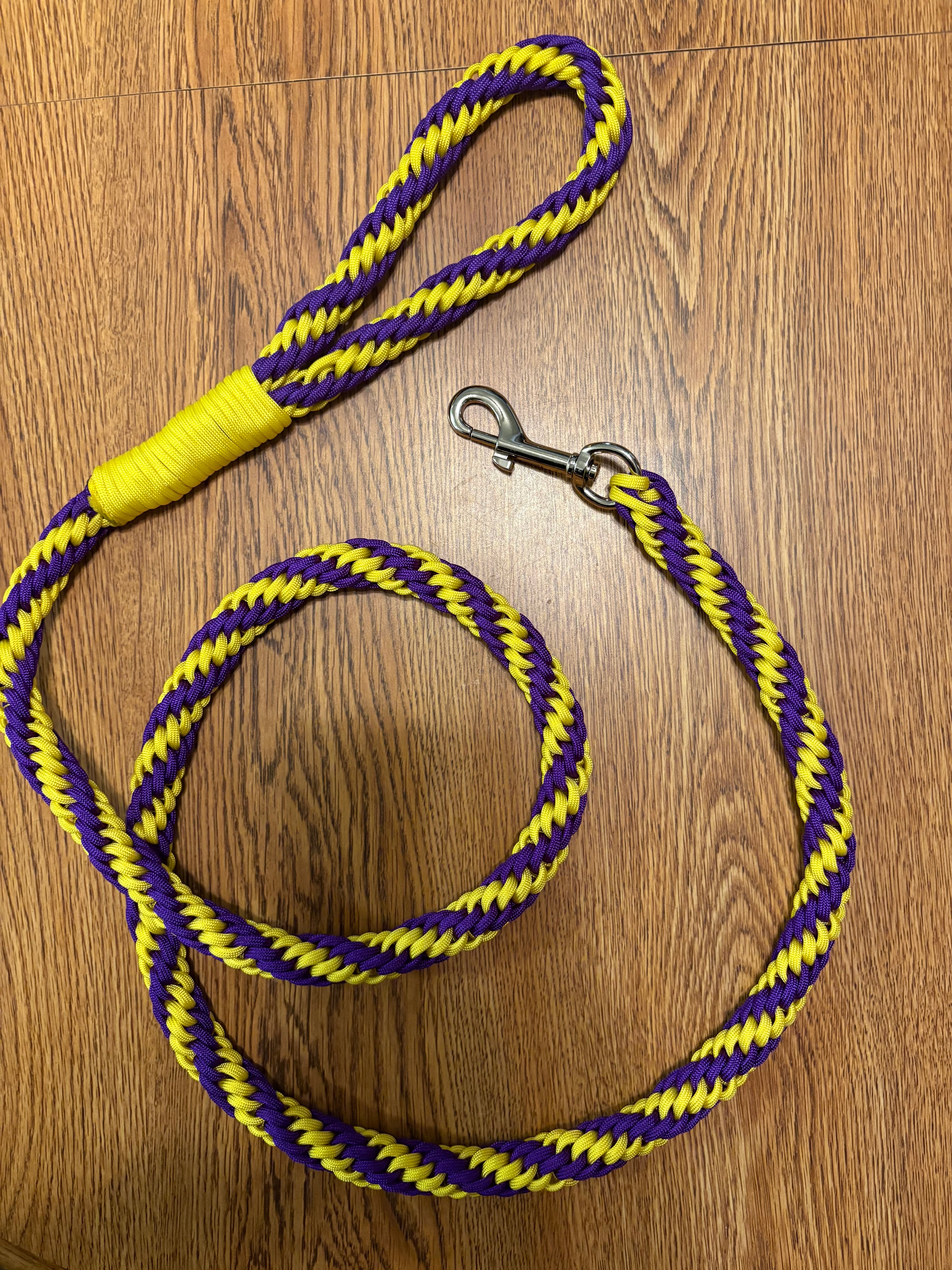 DOG PARACORD DOG LEASHES